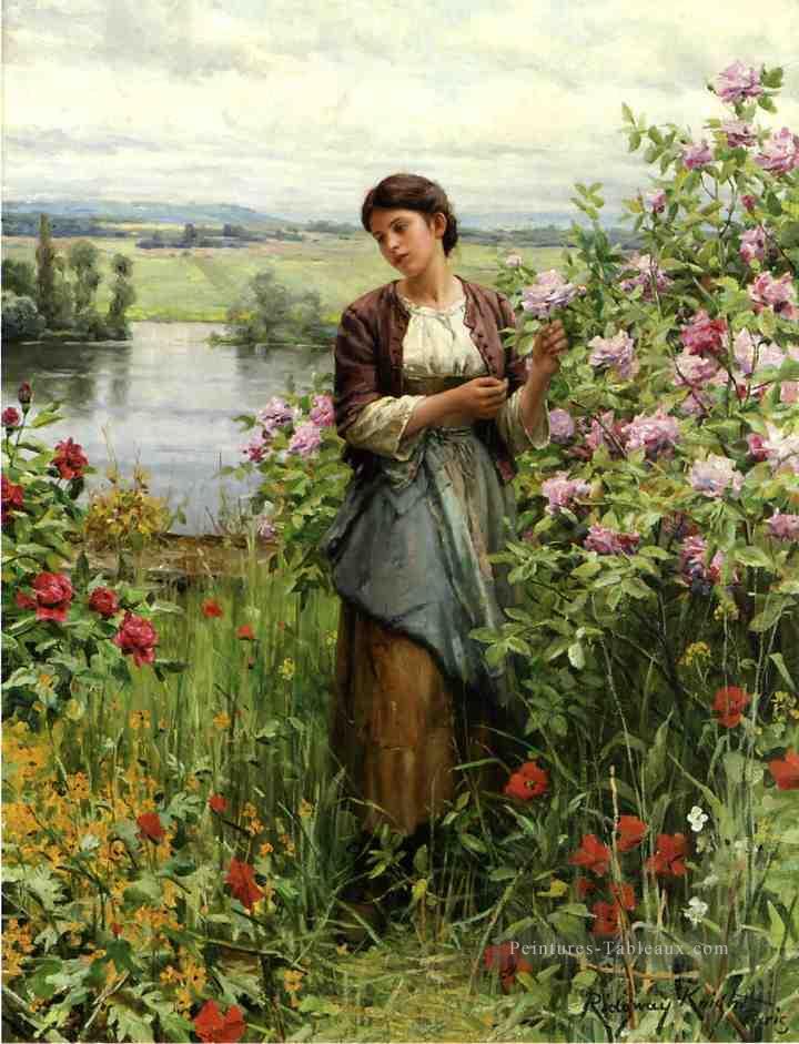 Julia parmi les roses de la paysanne Daniel Ridgway Knight Flowers Peintures à l'huile